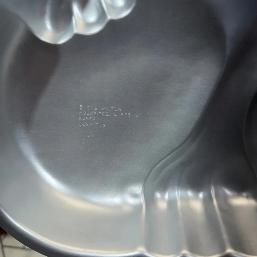 Wilton Cake Pan 12x11 Silver Vintage 1979 Sitting Kitten Cat Mold 502-1972